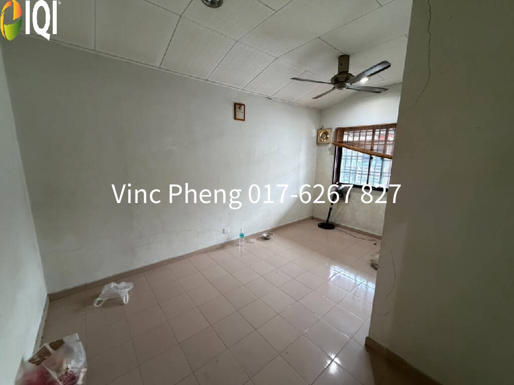 PRIME 22'x80' Shoplot Near Mature Housing Area at  Taman Melaka Baru image