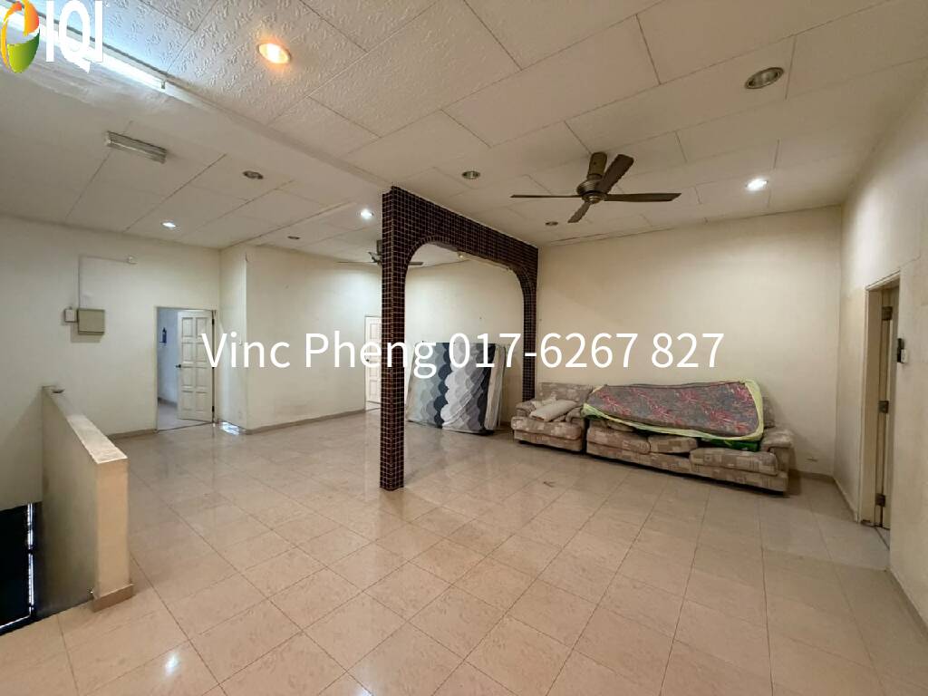 PRIME 22'x80' Shoplot Near Mature Housing Area at  Taman Melaka Baru image