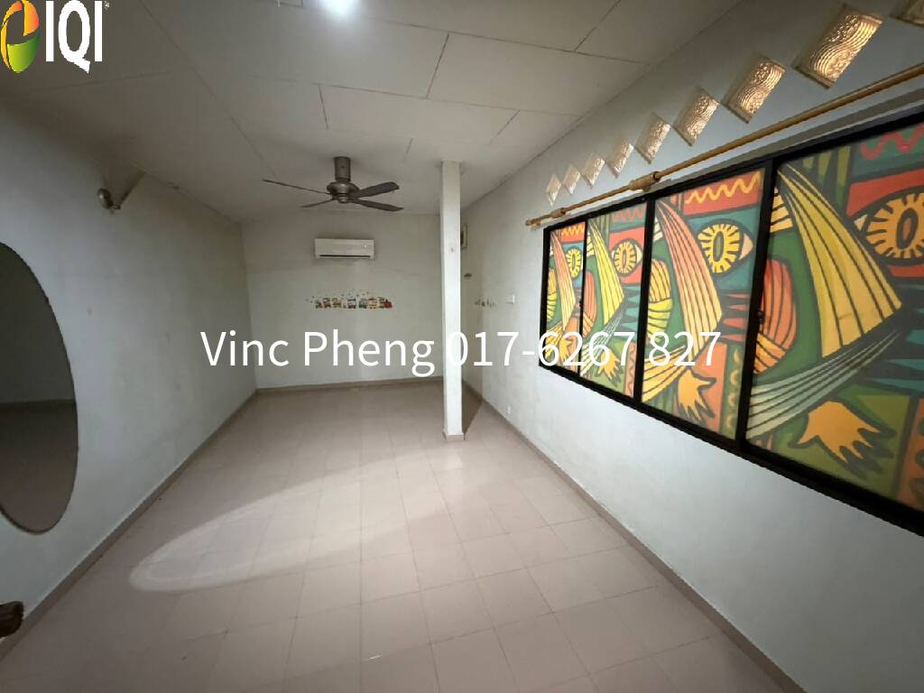 PRIME 22'x80' Shoplot Near Mature Housing Area at  Taman Melaka Baru image