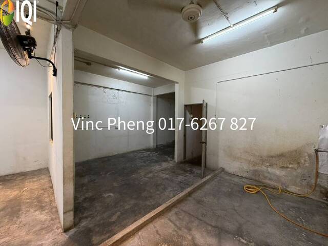 PRIME 22'x80' Shoplot Near Mature Housing Area at  Taman Melaka Baru image
