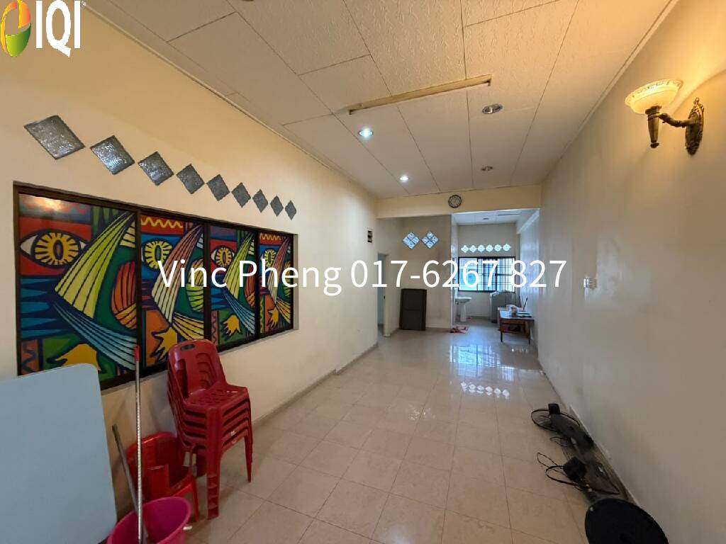 PRIME 22'x80' Shoplot Near Mature Housing Area at  Taman Melaka Baru image