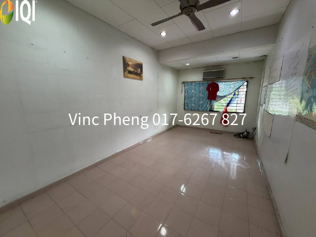 PRIME 22'x80' Shoplot Near Mature Housing Area at  Taman Melaka Baru image