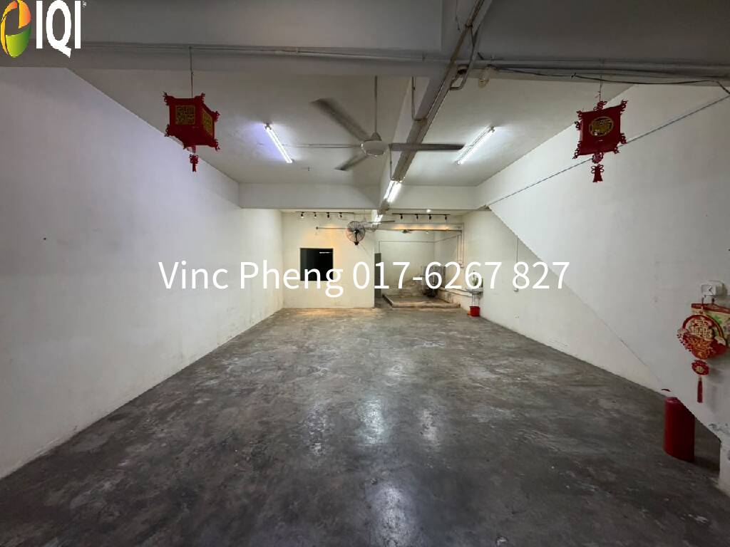 STRATEGIC MOVE-IN READY Shoplot for Rent @ Taman Melaka Baru image