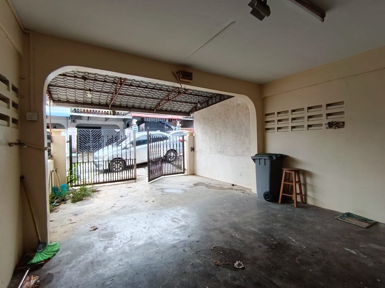 Taman Muhibbah 2 Sty Low Cost,Jalan Jambu Mawar,Saleng,Kulai,Renovated image