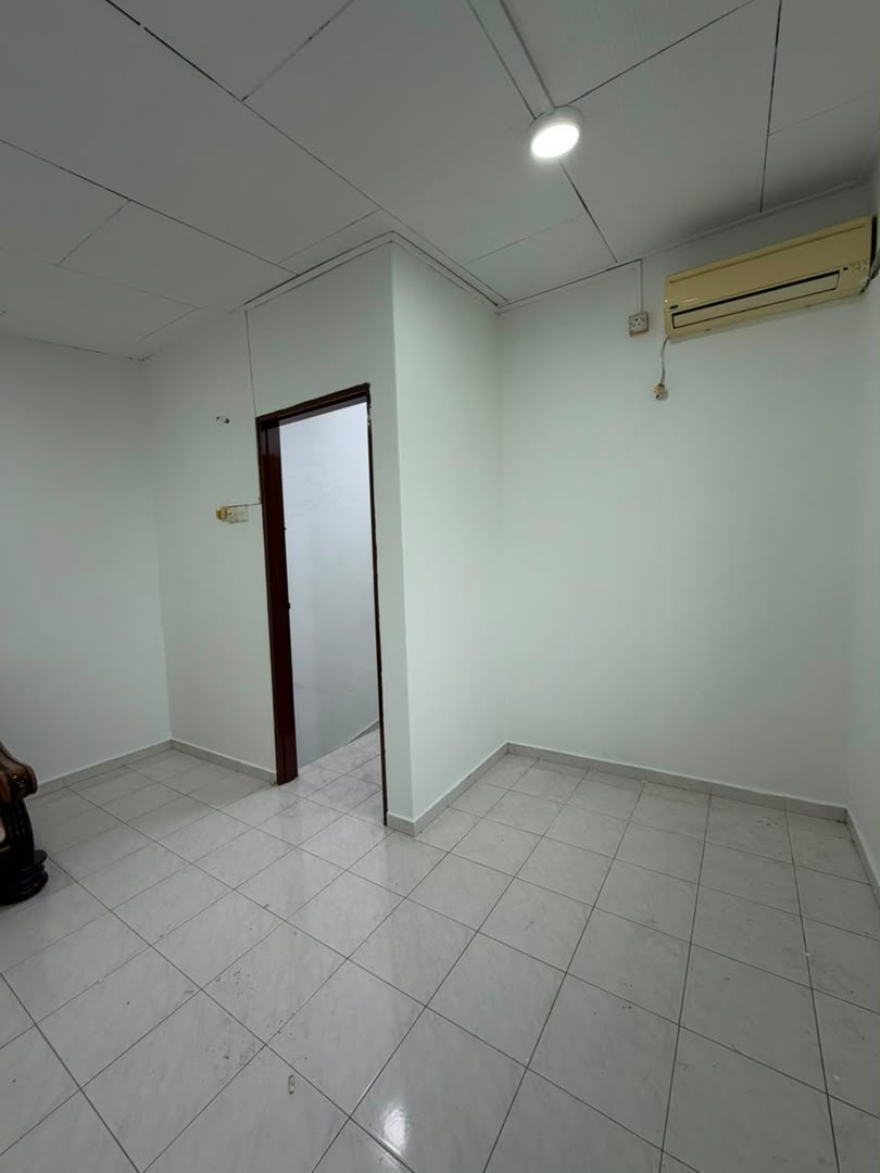 Taman Sri Skudai 1.5 Storey Terrace,Jalan Tembaga Merah,Renovated image