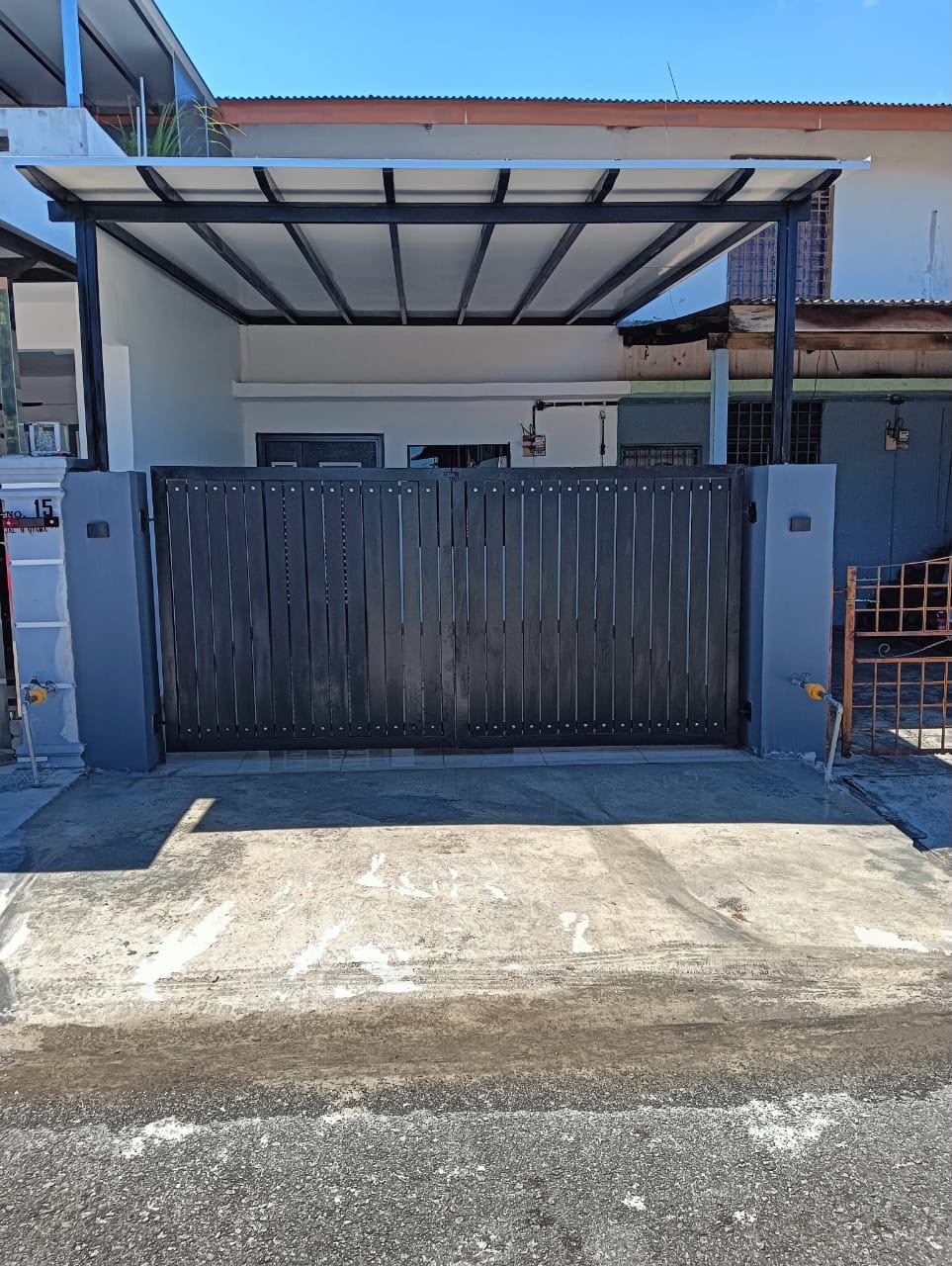 Taman Utama 2 Sty Low Cost,Jalan Utama,Pekan Nanas,Renovated,Full Loan image