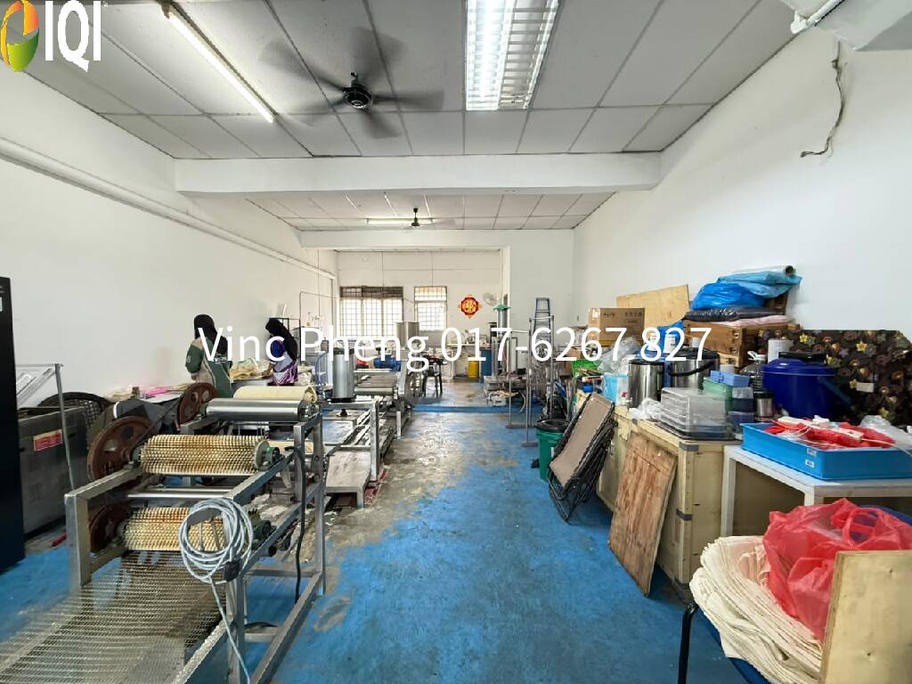 BELOW RM290K! 1.5 Storey Shoplot with RENTAL INCOME @ Batu Berendam image