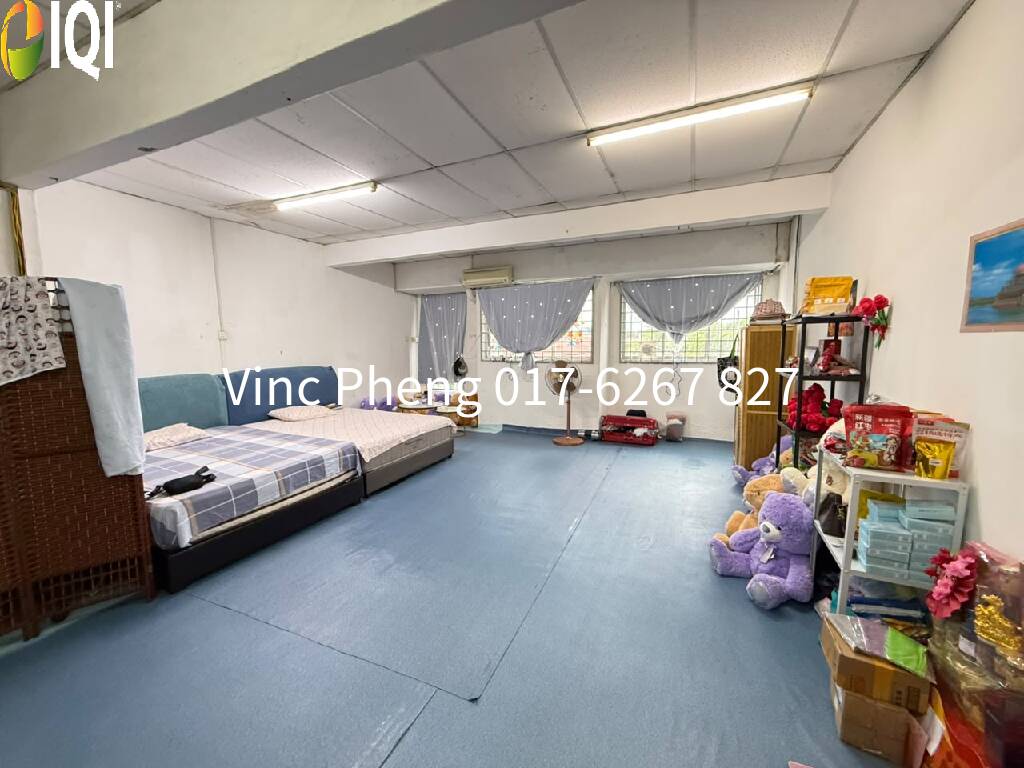 BELOW RM290K! 1.5 Storey Shoplot with RENTAL INCOME @ Batu Berendam image