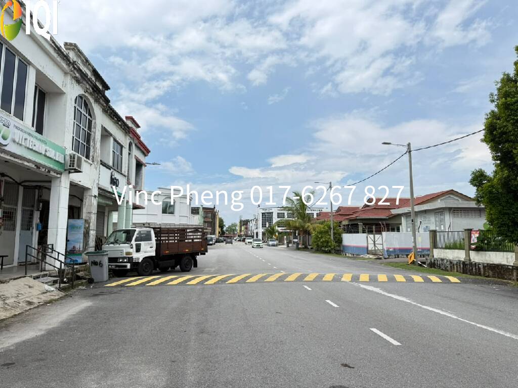 BELOW RM290K! 1.5 Storey Shoplot with RENTAL INCOME @ Batu Berendam image