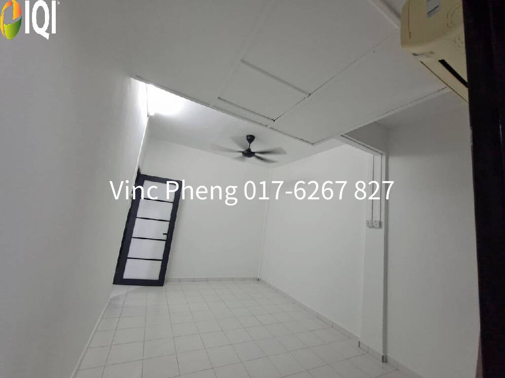WELL-MAINTAINED GROUND FLOOR Apartment @ Cheng Ria image