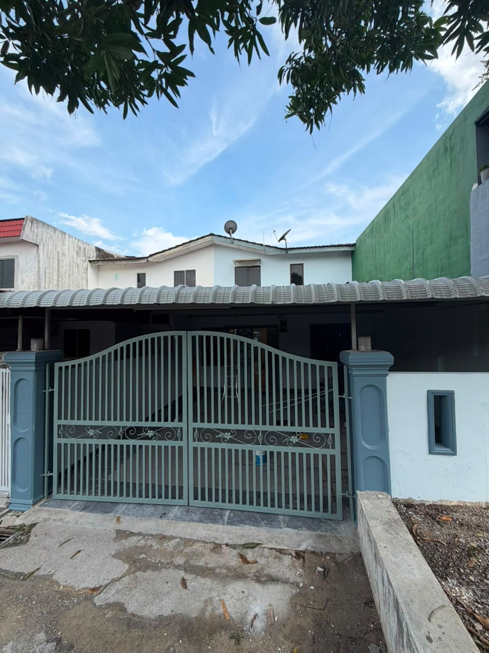 Taman Mawar 2 Sty Terrace,Jalan Mawar,Pasir Gudang,Renovated,Full Loan image