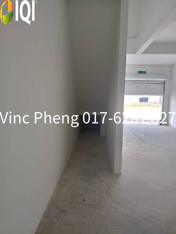 Brand New 3 Storey Shoplot Facing Main Road @ Skywiz Ayer Keroh image