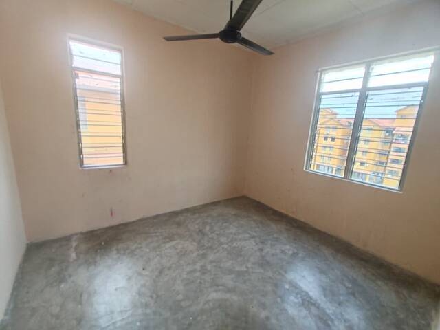 Kangkar Pulai Low Cost Flat,Kenari Flat,Jalan Harmoni,Skudai,Top Floor