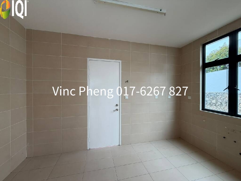 SPACIOUS 6BR Bungalow For Sale @ Vista Kirana Ayer Keroh image
