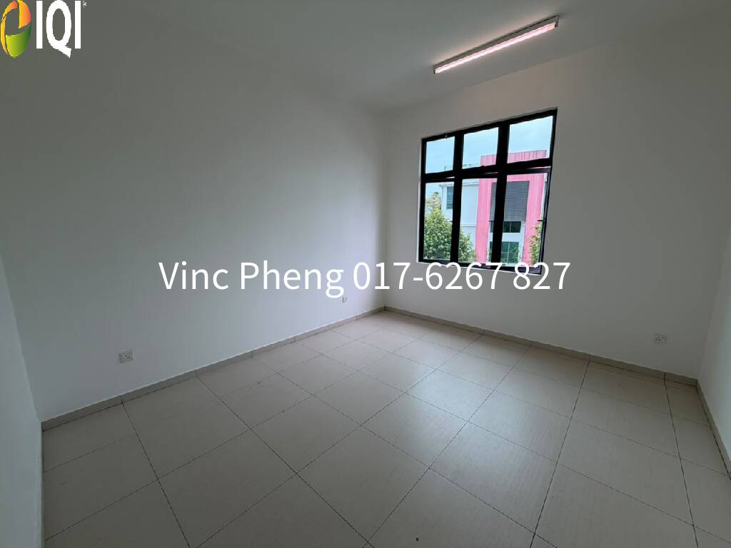 SPACIOUS 6BR Bungalow For Sale @ Vista Kirana Ayer Keroh image