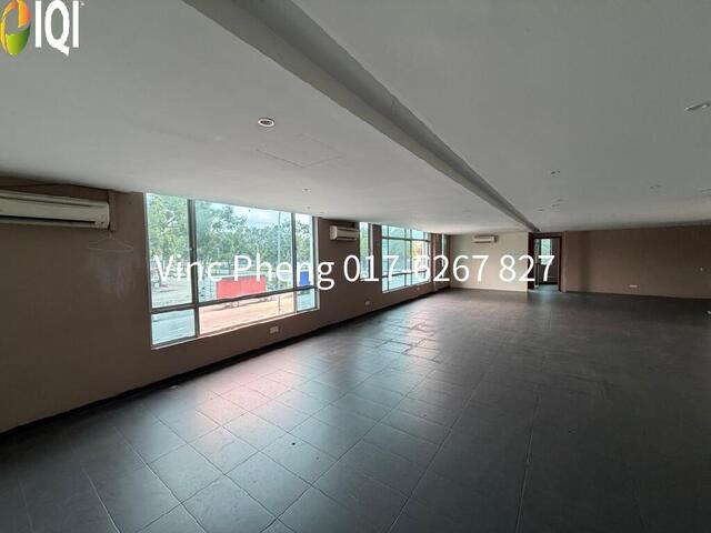 Corner 3-Storey Shoplot Facing Main Road @ Taman Teknologi Cheng image