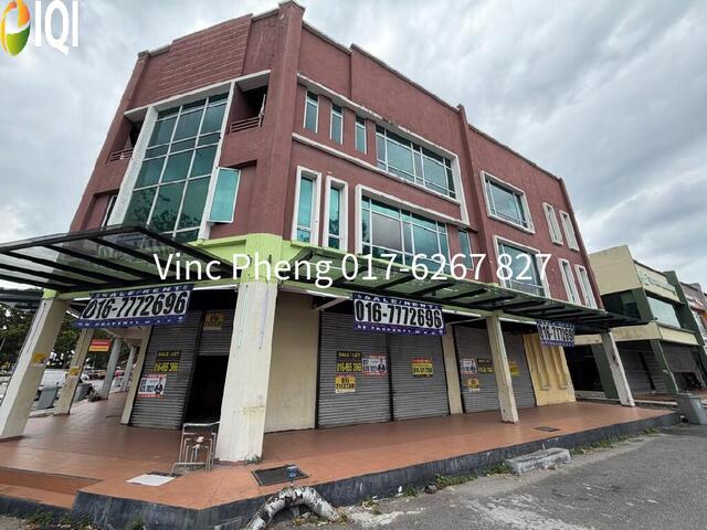 Corner 3-Storey Shoplot Facing Main Road @ Taman Teknologi Cheng image