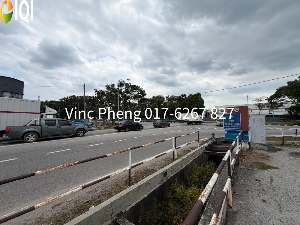 Corner 3-Storey Shoplot Facing Main Road @ Taman Teknologi Cheng image