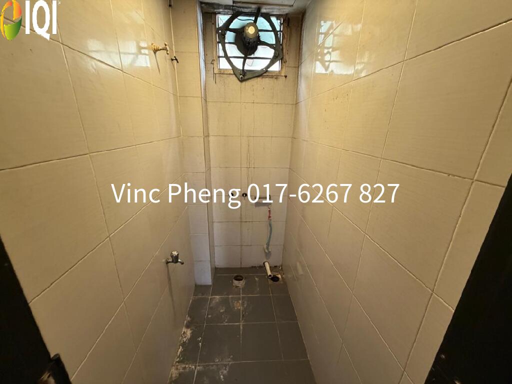 Corner 3-Storey Shoplot Facing Main Road @ Taman Teknologi Cheng image