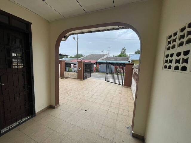 Taman Dahlia Single Storey Low Cost,Tampoi,Johor Bahru,Renovated