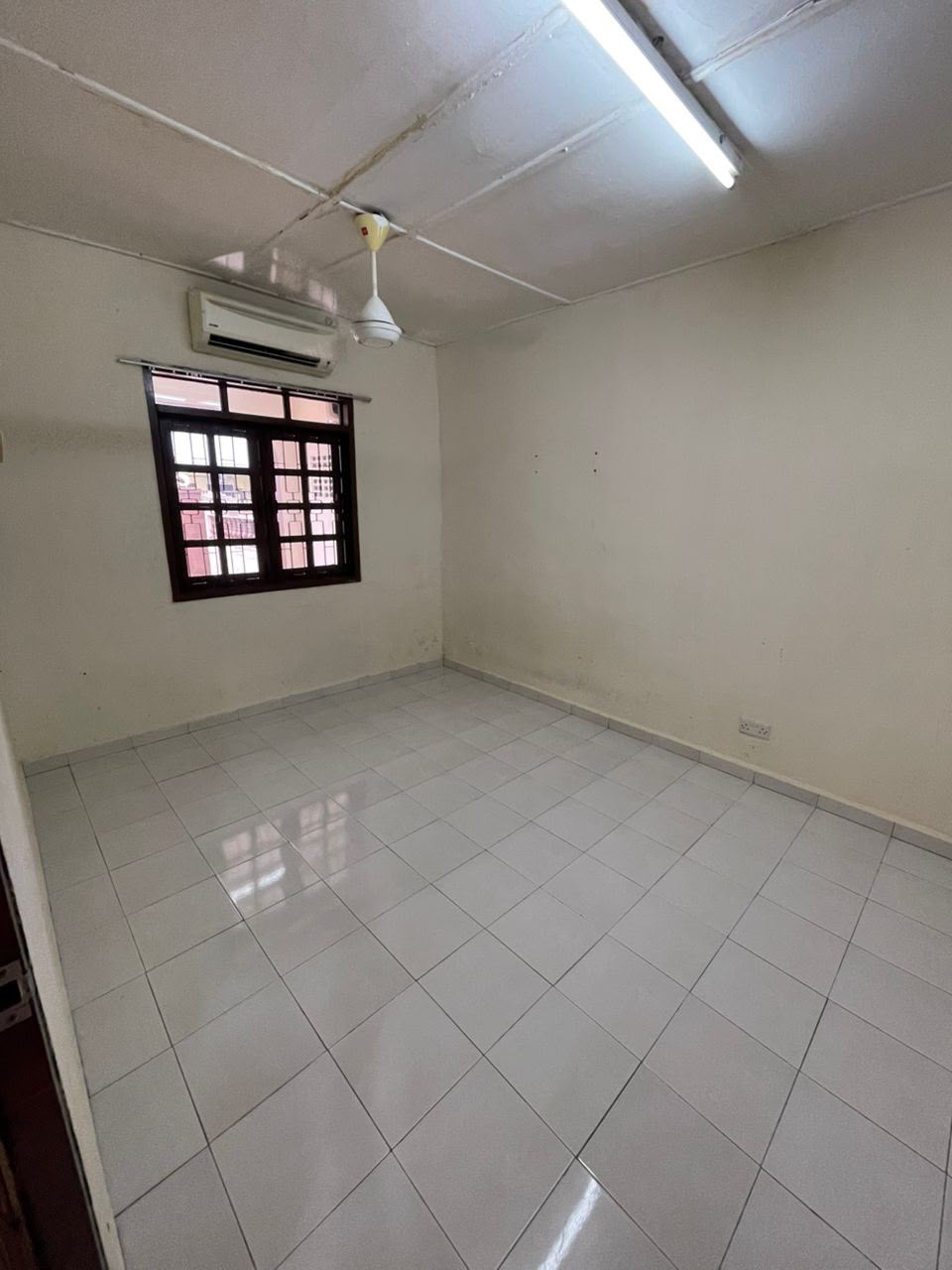 Taman Dahlia Single Storey Low Cost,Tampoi,Johor Bahru,Renovated image