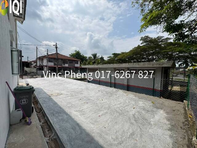 NEWLY RENOVATED CORNER LOT Ground Floor  Townhouse @ Krubong Perdana image