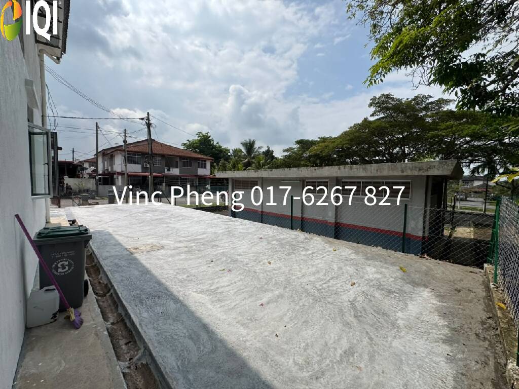 NEWLY RENOVATED CORNER LOT Ground Floor  Townhouse @ Krubong Perdana image