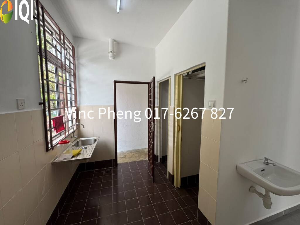 NEWLY RENOVATED CORNER LOT Ground Floor  Townhouse @ Krubong Perdana image