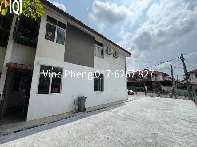 NEWLY RENOVATED CORNER LOT Ground Floor  Townhouse @ Krubong Perdana image