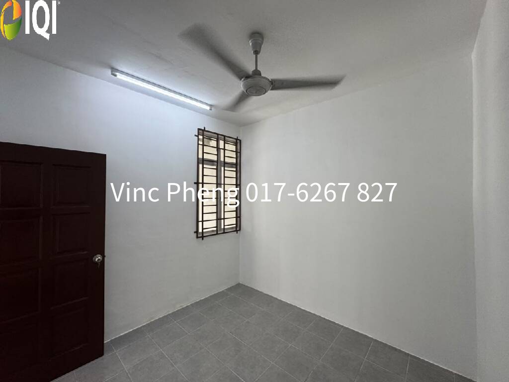 NEWLY RENOVATED CORNER LOT Ground Floor  Townhouse @ Krubong Perdana image