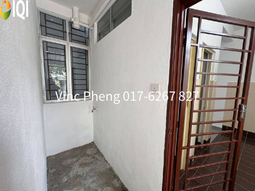 NEWLY RENOVATED CORNER LOT Ground Floor  Townhouse @ Krubong Perdana image