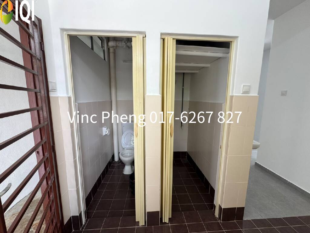 NEWLY RENOVATED CORNER LOT Ground Floor  Townhouse @ Krubong Perdana image