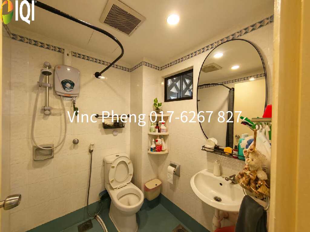 RARE FREEHOLD Seaview Apartment 3R2B @ Ujong Pasir Melaka image