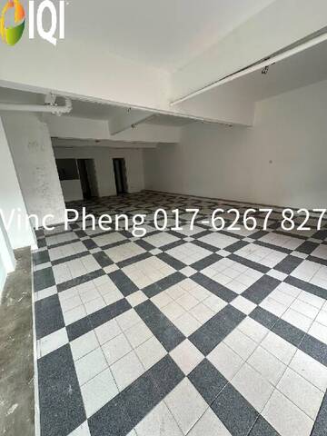 22' x 70' READY TO MOVE IN MAIN ROAD Shoplot For Sale @ Malim Jaya image
