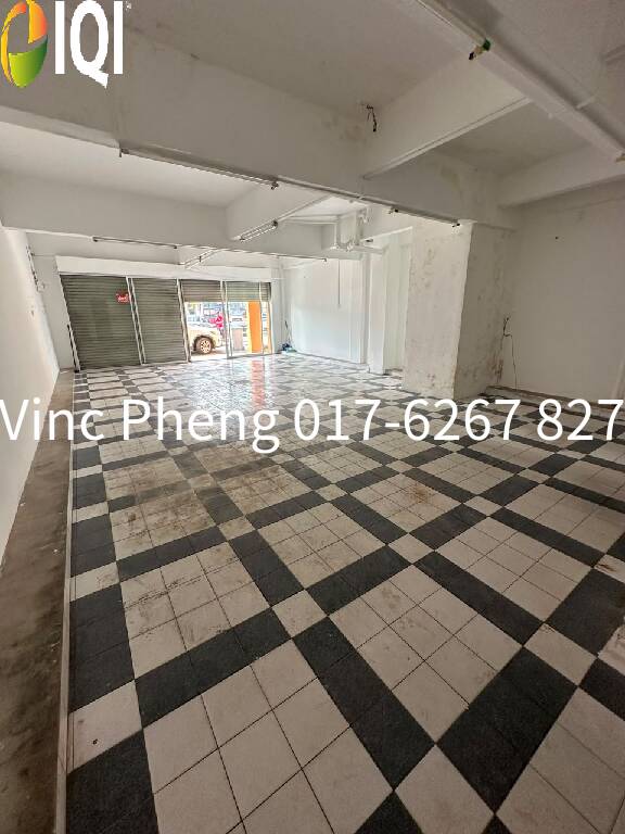 22' x 70' READY TO MOVE IN MAIN ROAD Shoplot For Sale @ Malim Jaya image