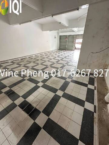 22' x 70' READY TO MOVE IN MAIN ROAD Shoplot For Sale @ Malim Jaya image
