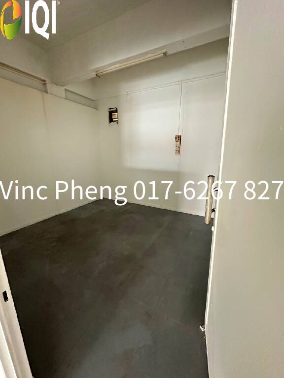 22' x 70' READY TO MOVE IN MAIN ROAD Shoplot For Sale @ Malim Jaya image