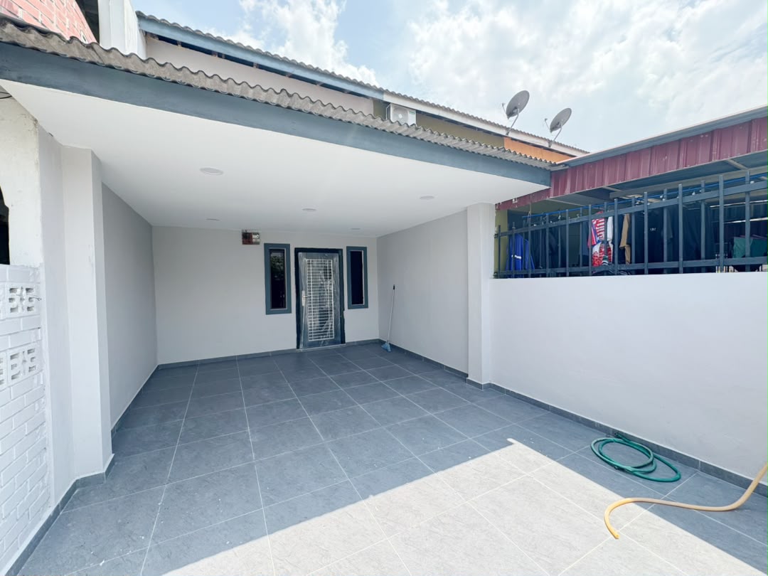 Taman Kota Masai 2 Sty Low Cost,Renovated,Extend,Jalan Tembikai,Full Loan image