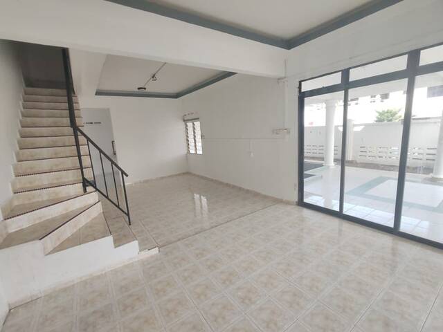 Taman Bukit Perdana 2 Sty Medium Cost,Renovated,Extend,Batu Pahat image