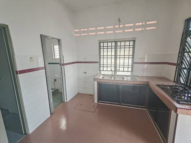 Taman Bukit Perdana 2 Sty Medium Cost,Renovated,Extend,Batu Pahat image