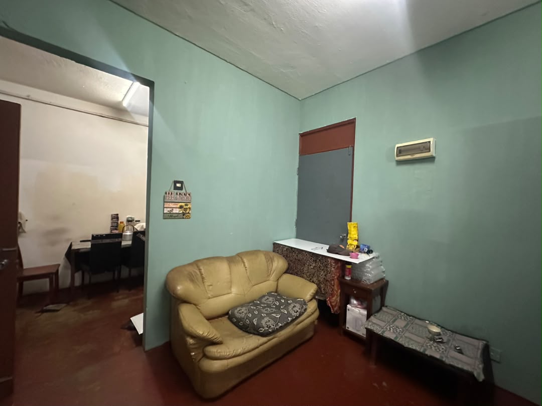 Megah Ria Medium Cost Flat,Jalan Cenderai,Masai,Level 1,Full Loan image