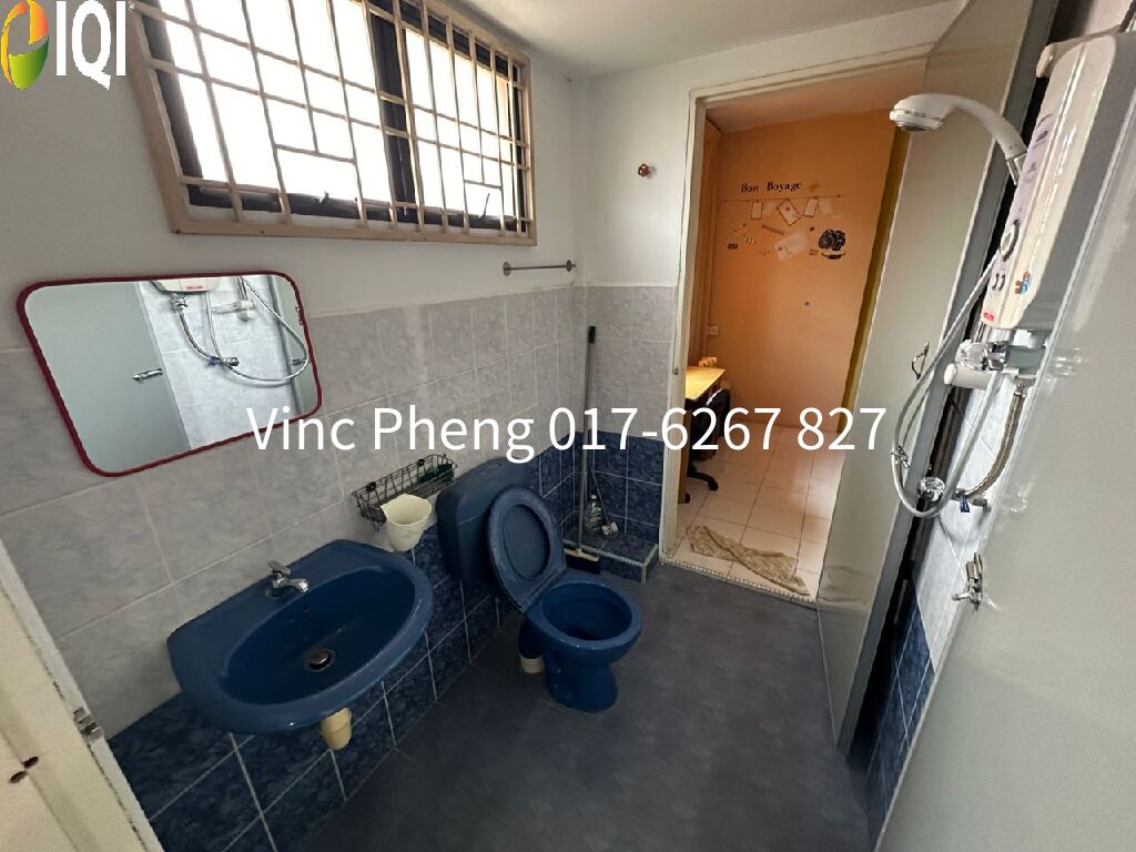 FULLY EXTENDED SPACIOUS 4R3B Double Storey Terrace @ Semabok Jaya image