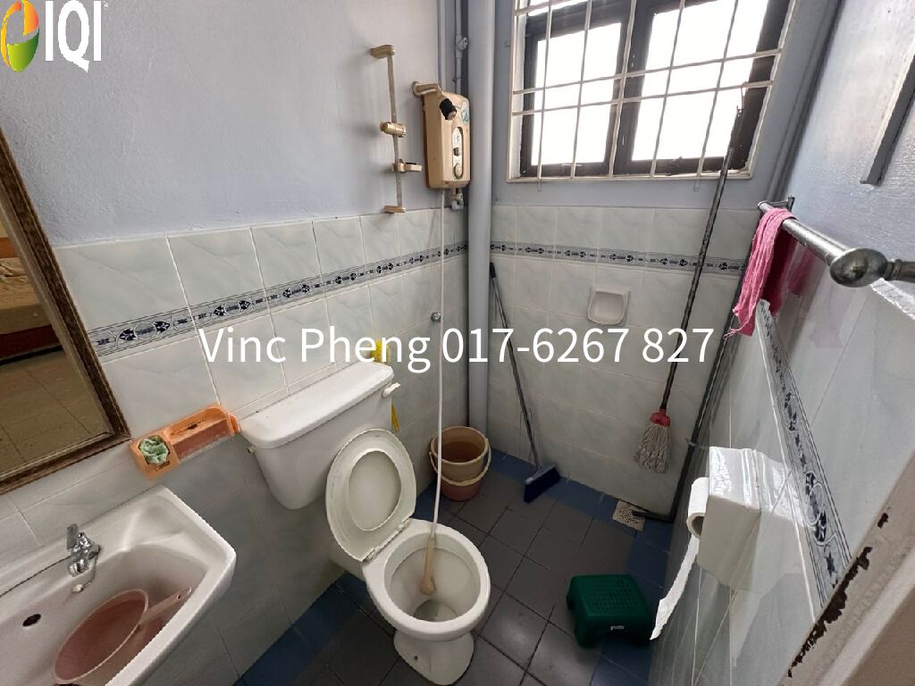 FULLY EXTENDED SPACIOUS 4R3B Double Storey Terrace @ Semabok Jaya image