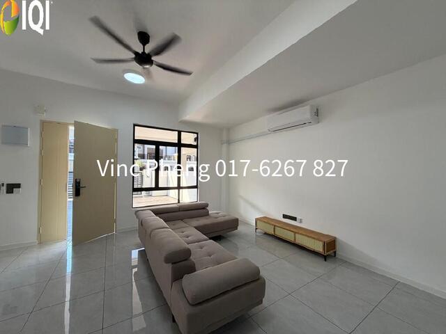 BRAND NEW With SMART LOCK Terrace @ iMolek Pengkalan Impian image
