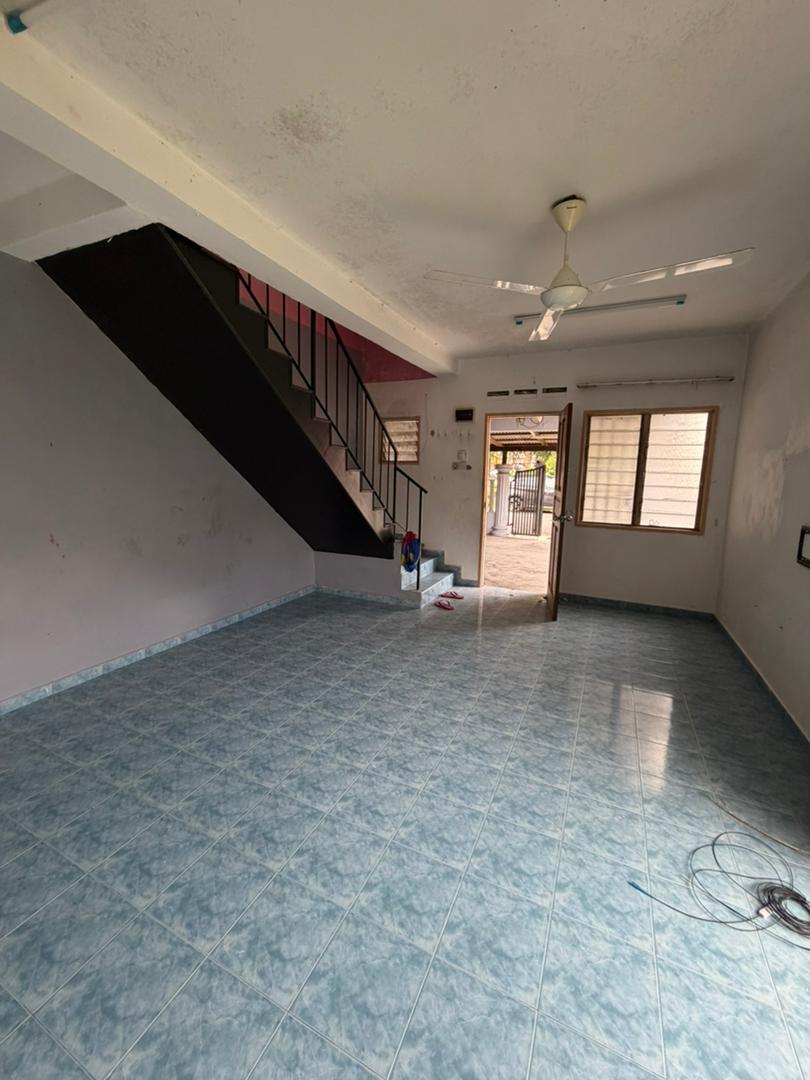 Taman Cahaya Masai 2 Sty Medium Cost Corner Lot,Full Loan,Unblock image
