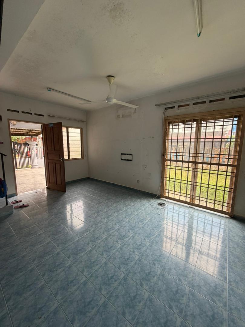 Taman Cahaya Masai 2 Sty Medium Cost Corner Lot,Full Loan,Unblock image