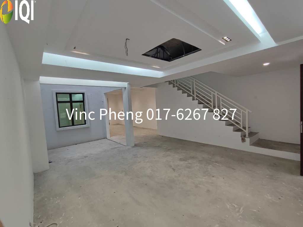 MODERN RENOVATED 2.5 Storey Terrace near TARCOR PARK @ Limbongan Indah image