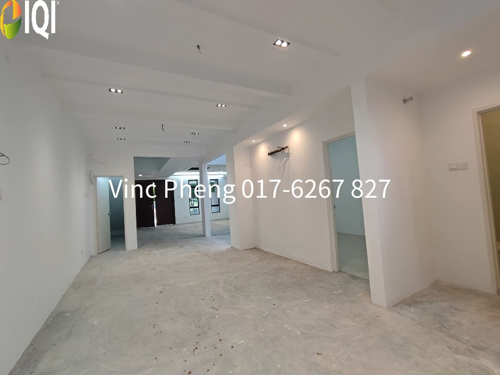 MODERN RENOVATED 2.5 Storey Terrace near TARCOR PARK @ Limbongan Indah image