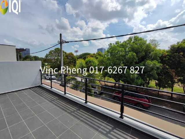 MODERN RENOVATED 2.5 Storey Terrace near TARCOR PARK @ Limbongan Indah image
