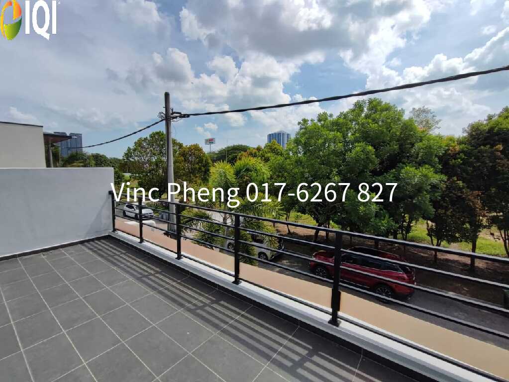 MODERN RENOVATED 2.5 Storey Terrace near TARCOR PARK @ Limbongan Indah image